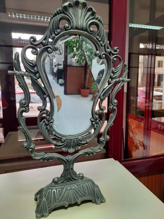 Tin Mirror424832106864332801