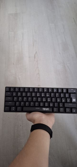 Czarna klawiatura defender fobos 60% gaming led