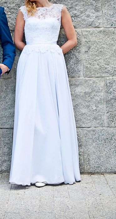 Delikatna suknia ślubna z koronką