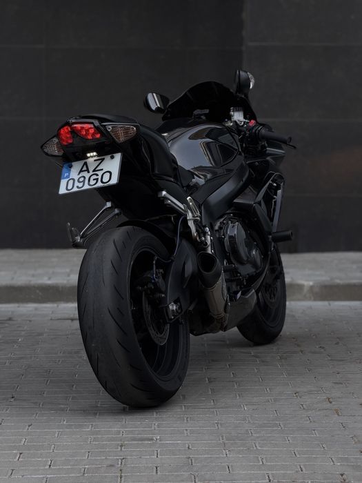 SUZUKI GSXR 600 K8 - Oportunidade!