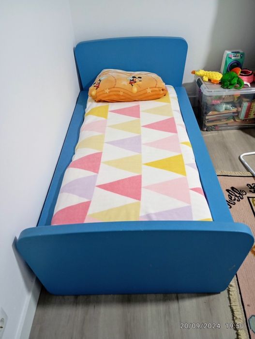 Vendo cama criança com colchão e roupeiro