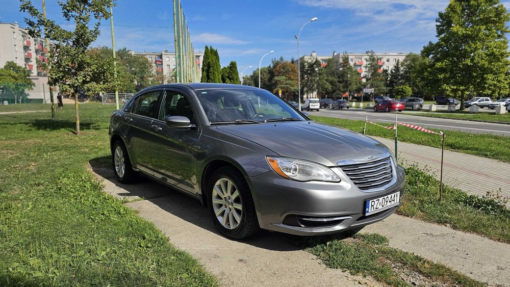 Chrysler 200