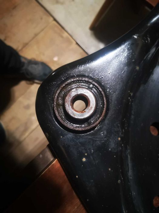 рычаг передний Nissan Leaf