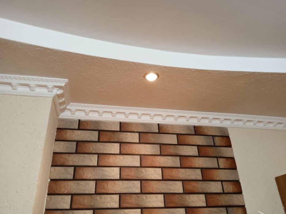 Фарбування малярні роботи монтаж молдинга ,багета ,шпалер.