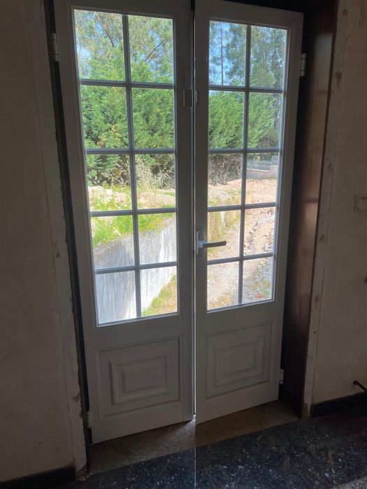 Varias portas janelas aluminio branco verde ponte de lima