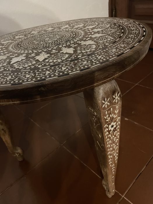 Mesa de centro ou de canto decorada