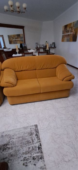 Conjunto de 2 sofás idênticos