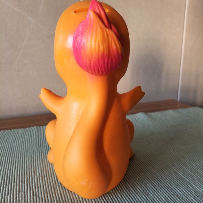 Mealheiro Charmander saga Picachu altura 20 cm