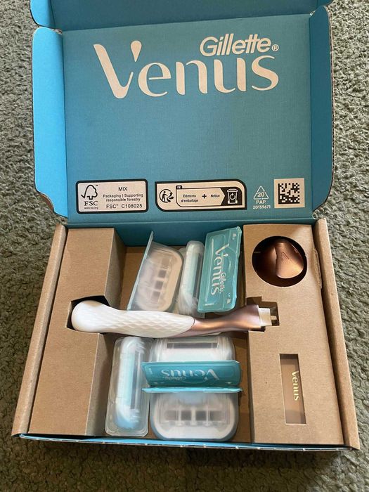 Gillette Venus Sensitive Smooth maszynka + 6 wkładów + stacja 0601(2)
