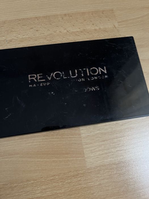 Paletka.        do.        makijazu.