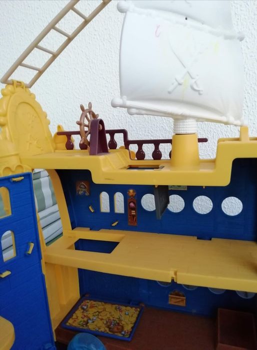 Barco de piratas Disney