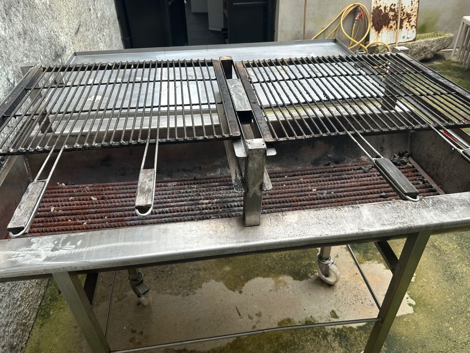 Churrasqueira toda em inox como nova  impecável