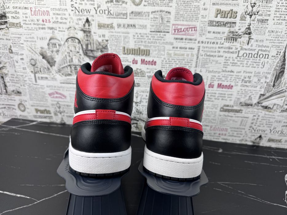 Кросівки Nike Air Jordan 1 Mid Розмір 47.5 / Взуття