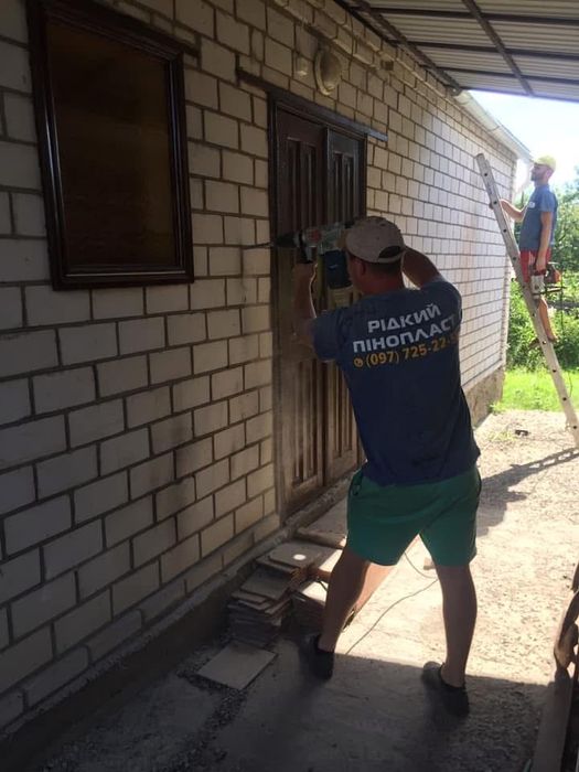 Рідкий пінопласт.Утеплення- заповнення міжствнових порожнин. Піноізол