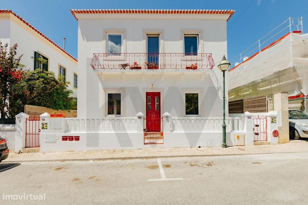 Moradia Bifamiliar T10 com Piscina e Elevada Rentabilidade – Parede Su