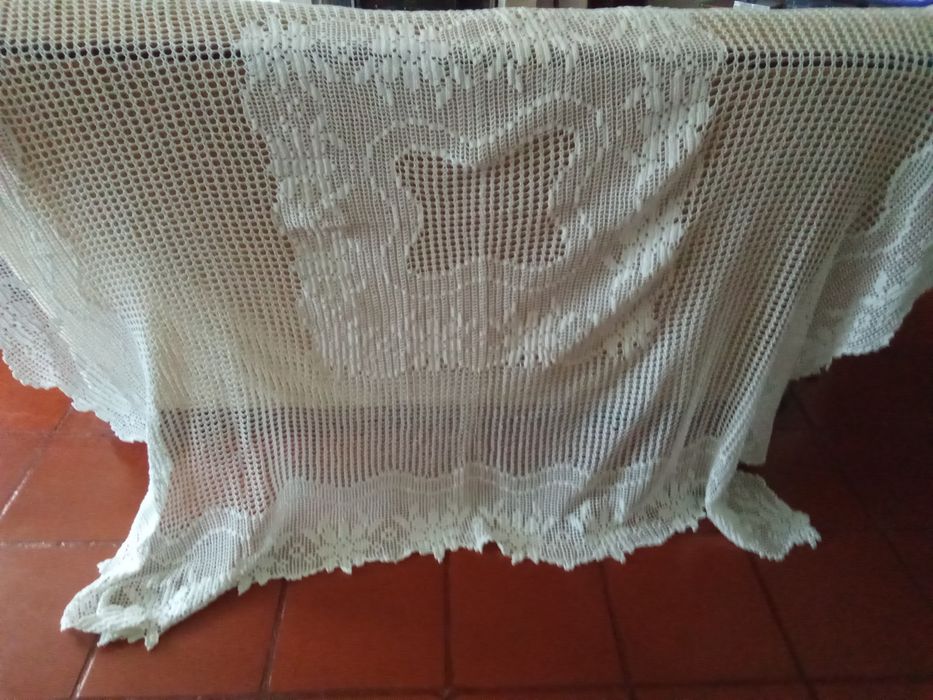 Toalha de mesa feita em renda