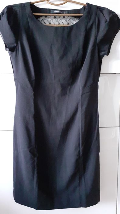 Elegancka czarna sukienka