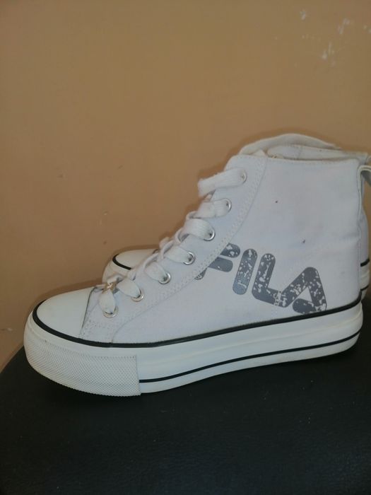 Кросівки для дівчат