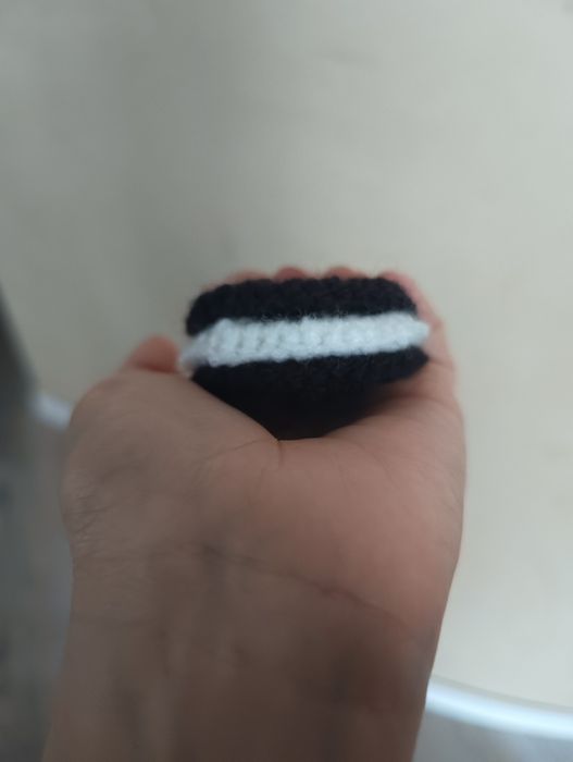 Szydełkowe Oreo breloczek