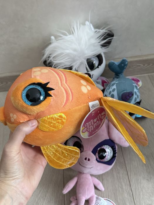 Мʼяка іграшка з милими оченятами