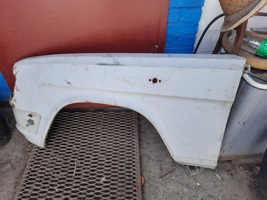 Крило переднє автомобіля Газ 3110 волга