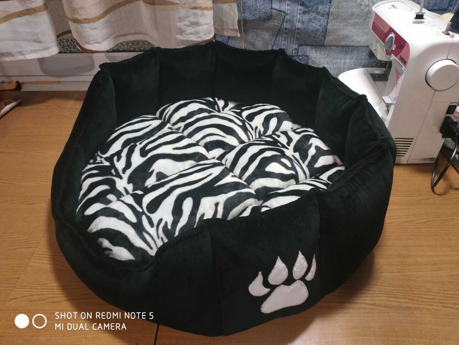 Лежак для котів і собак, можливо, з іменем