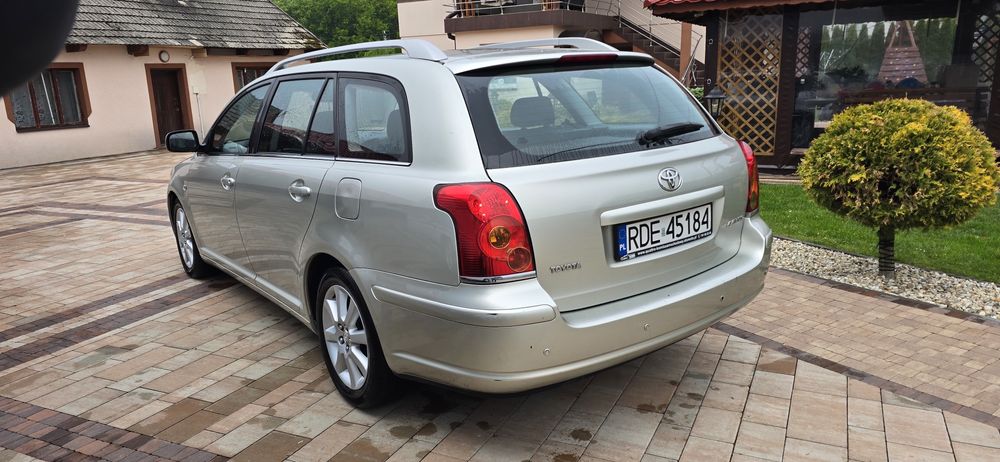 Toyota Avensis 1.8 benzyna stan bardzo dobry