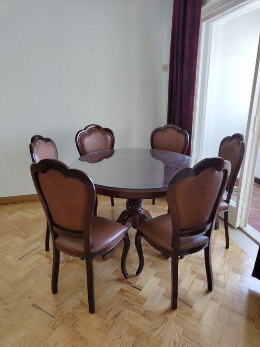 Mesa de jantar redonda com 6 cadeiras madeira