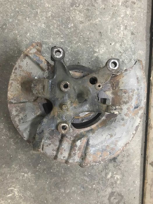 Кулаки поворотные (Цапфа) BMW E34