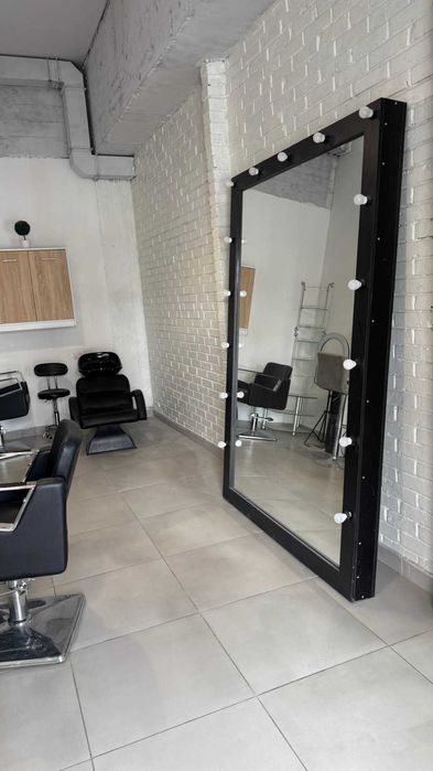 Продається діючий манікюрний салон повністю облаштований