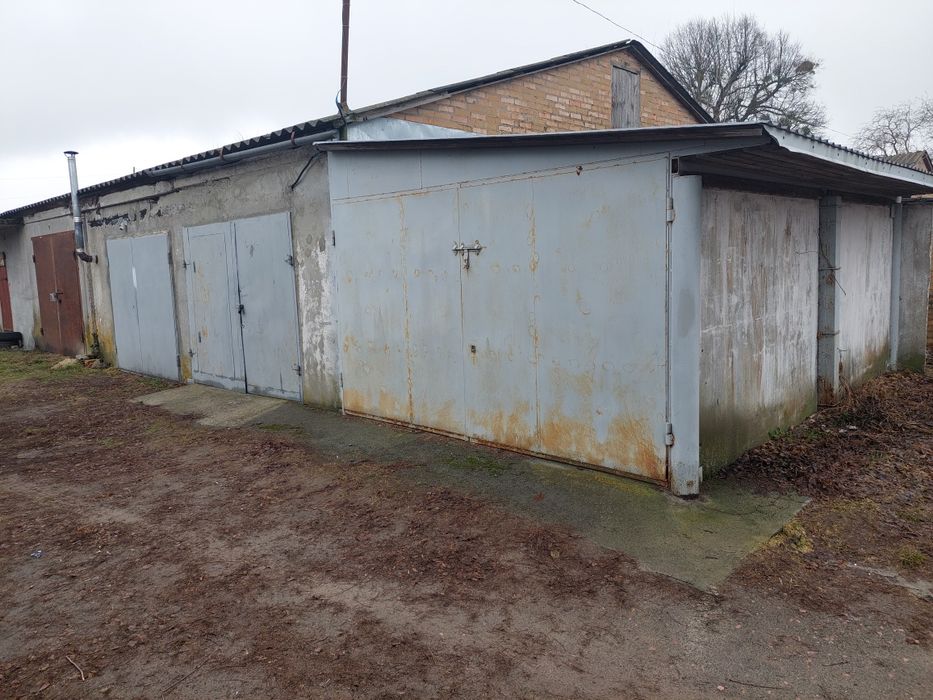 Гараж в селі Старе