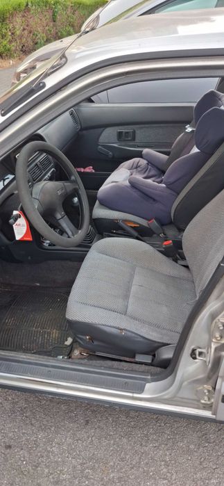 Toyota Corolla XL (jantes e radio de origem disponíveis se necessário)