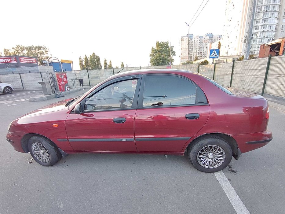 Автомобіль Daewoo lanos
