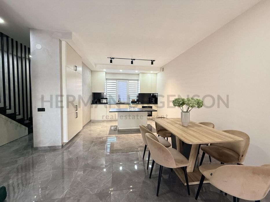 Продаж таунхаусу 125 м.кв /1.5 сотки / КМ New Village