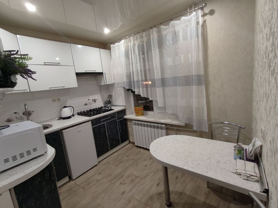 Посуточно, почасово 1но комн  ев  на малом рынке. Сити молл