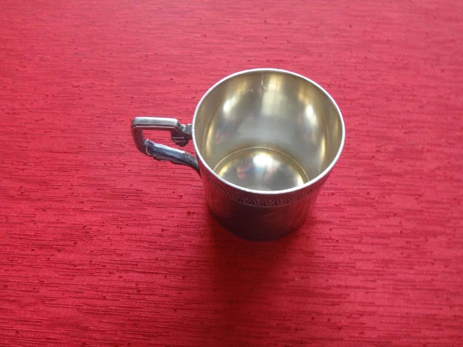 Srebrna   filiżanka