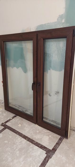 Okna plastikowe prawie nowe 150x145  kolor ORZECH