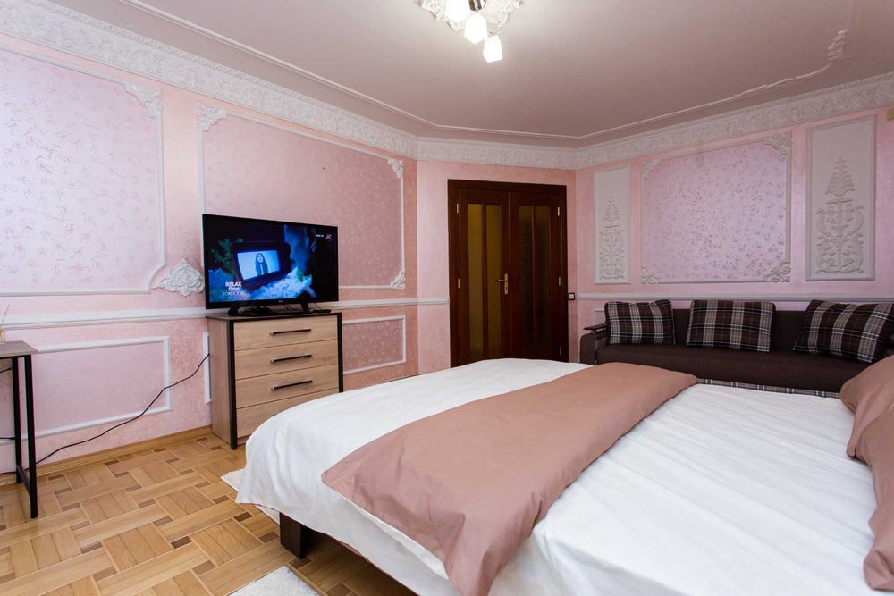 Центр. Вул. Липова. З кімнати. Звітні документи. Квартира подобово