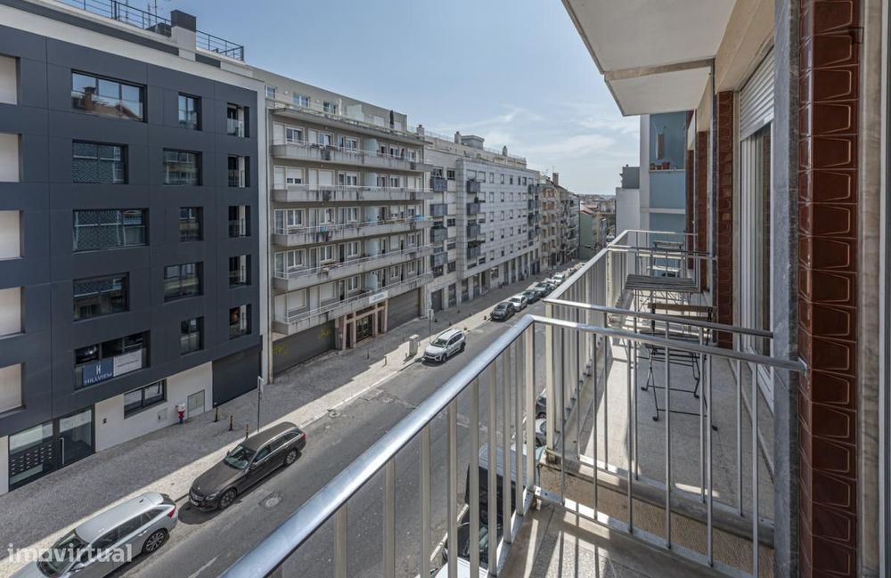Quarto - localizado em Campolide Lisbon