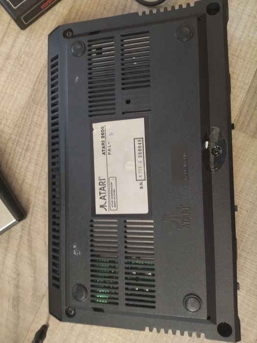 Приставка Atari 2600, джойстик, картридж