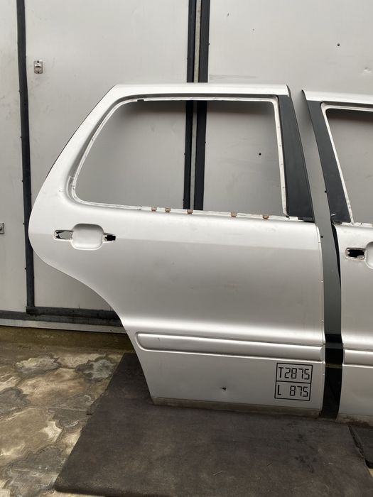 Mercedec w 163 ml двері дверка передні задні