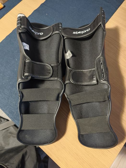 Caneleiras de kickboxing