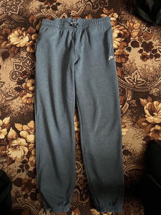 Spodnie dresowe i jeansowe r 158