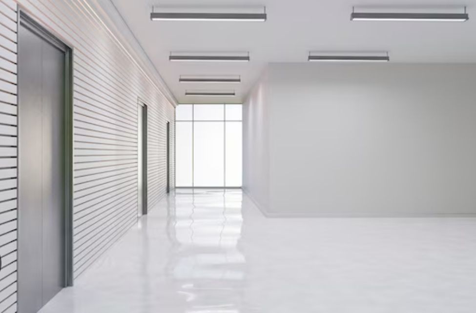 Центр. 2 поверхова ціла будівля з укриттям. Нежилий фонд