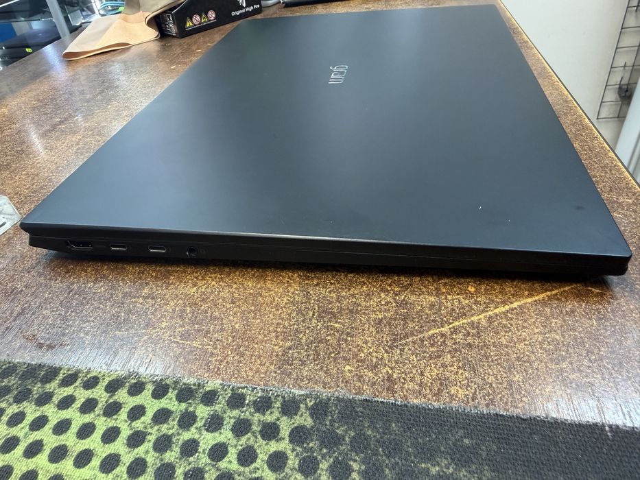 777/ laptop LG Gram 1.35kg i5 11gen 16/512 win11 17”
