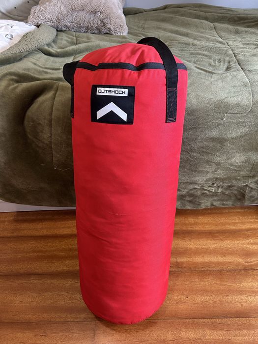 saco de boxe vermelho