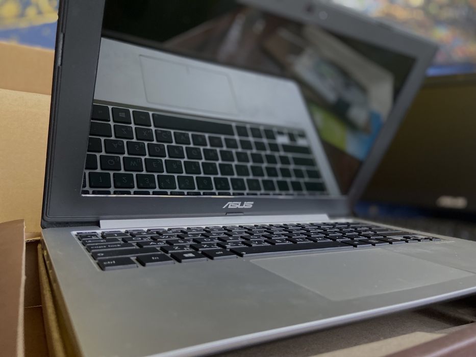 Ноутбук фірми  ASUS