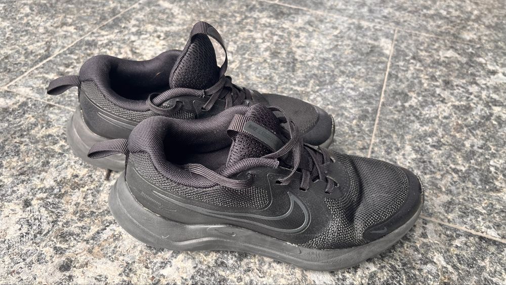 Nike Cosmic Runner