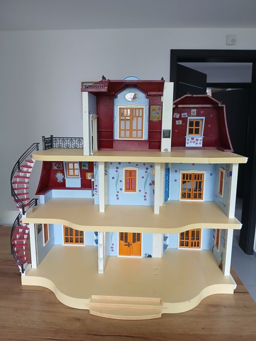 Domek Playmobil 70205 z wyposażeniem