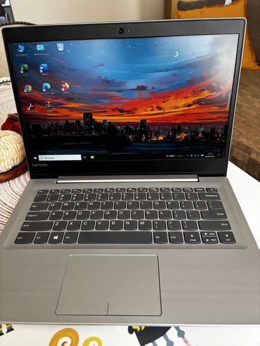 Laptop Lenovo intel coere i3-7100U CPU @ 2,4 GHz